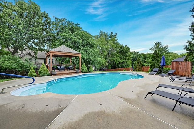 8520 W 142 Street, Overland Park, KS 66223
