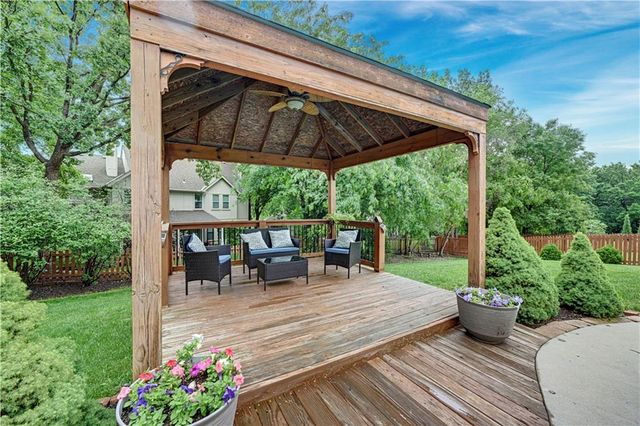 8520 W 142 Street, Overland Park, KS 66223
