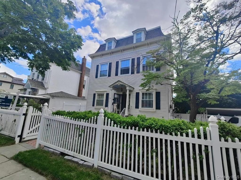 324 150th Street, Whitestone, NY 11357 — photo 2