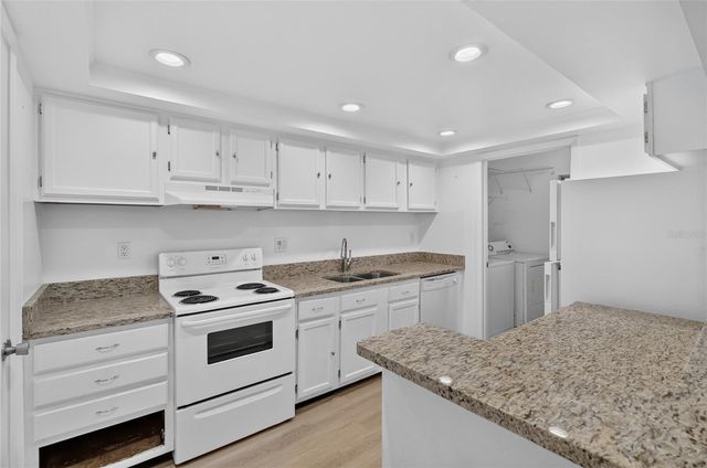 1130 N LAKE PARKER AVENUE E233, Lakeland, FL 33805
