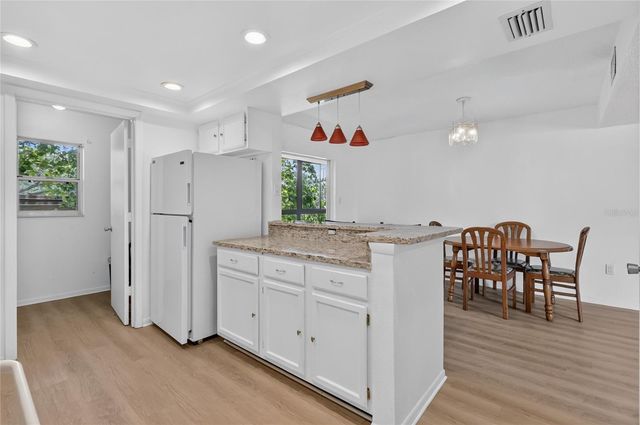 1130 N LAKE PARKER AVENUE E233, Lakeland, FL 33805