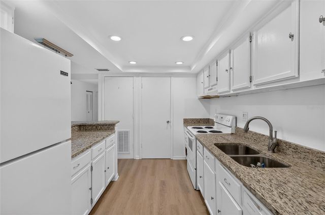 1130 N LAKE PARKER AVENUE E233, Lakeland, FL 33805