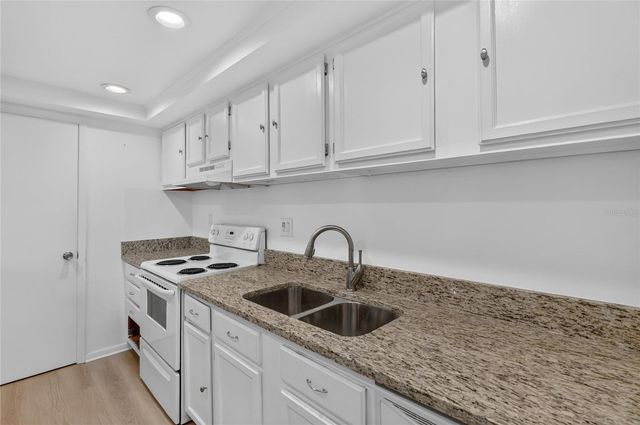 1130 N LAKE PARKER AVENUE E233, Lakeland, FL 33805