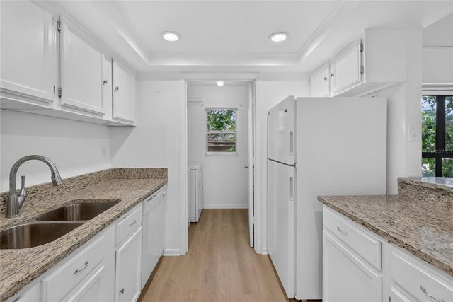 1130 N LAKE PARKER AVENUE E233, Lakeland, FL 33805