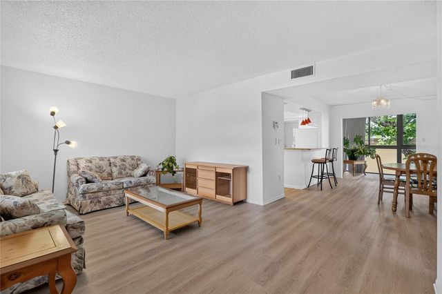 1130 N LAKE PARKER AVENUE E233, Lakeland, FL 33805