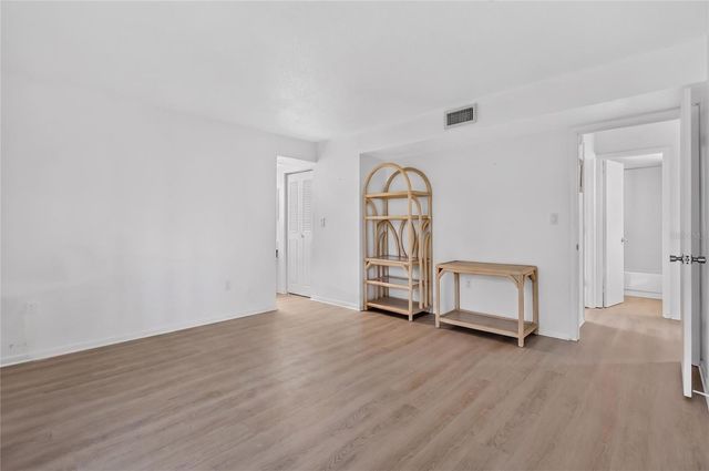 1130 N LAKE PARKER AVENUE E233, Lakeland, FL 33805
