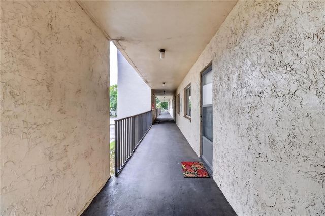 1130 N LAKE PARKER AVENUE E233, Lakeland, FL 33805