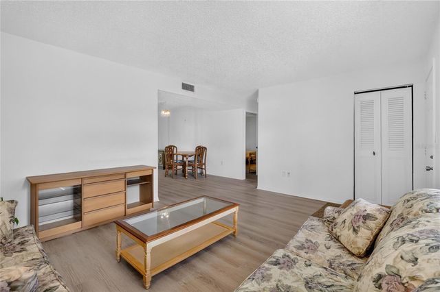 1130 N LAKE PARKER AVENUE E233, Lakeland, FL 33805