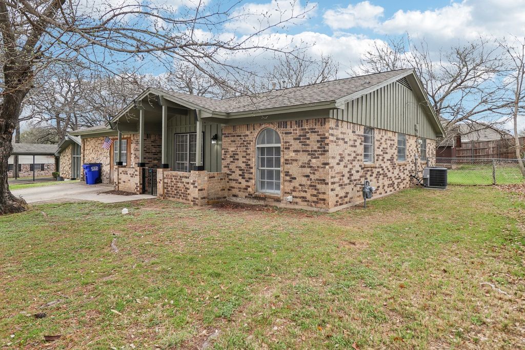 413 Glen haven Drive, Azle, TX 76020
