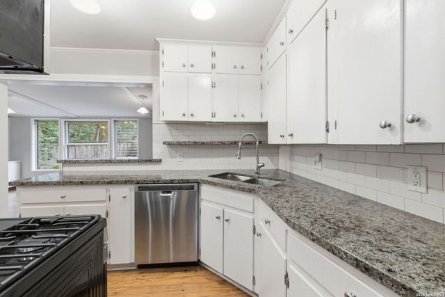 261 E Oakview Pl, San Antonio, TX 78209