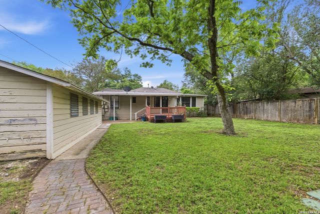261 E Oakview Pl, San Antonio, TX 78209
