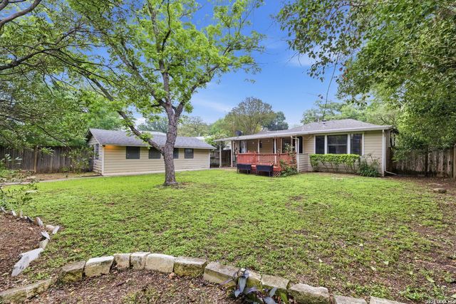 261 E Oakview Pl, San Antonio, TX 78209