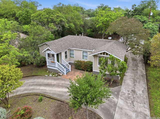 261 E Oakview Pl, San Antonio, TX 78209