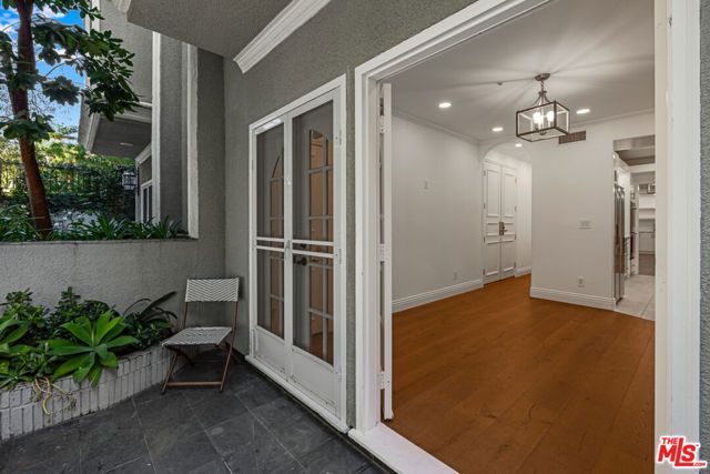 342 N Palm 102, Beverly Hills, CA 90211