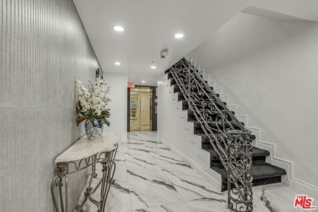 342 N Palm 102, Beverly Hills, CA 90211