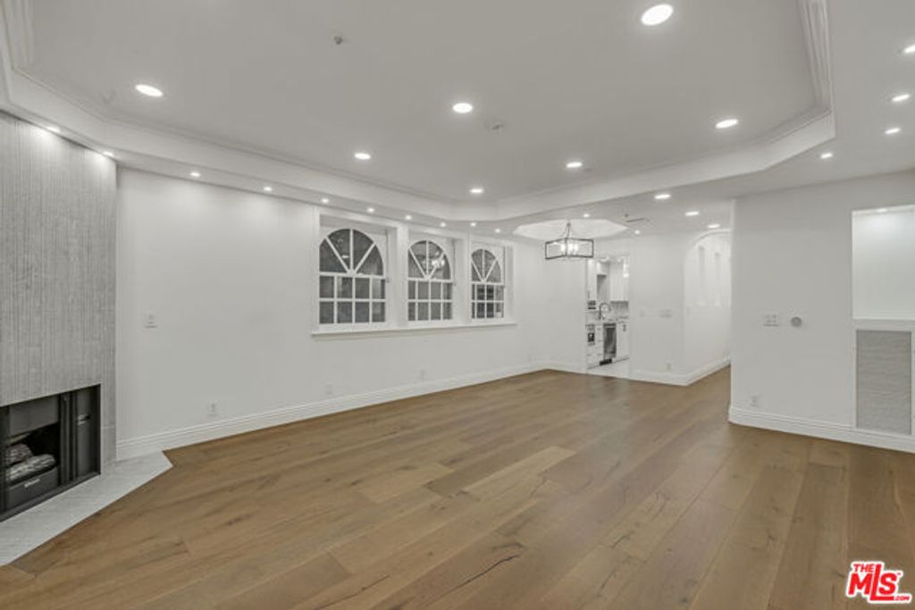 342 N Palm 102, Beverly Hills, CA 90211