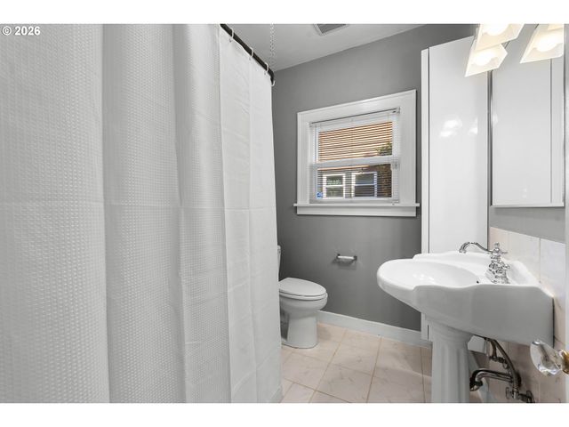 3235 Se 52ND Ave, Portland, OR 97206