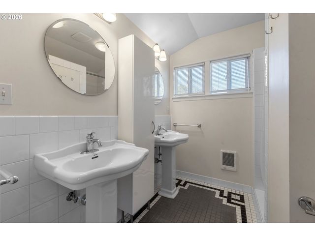 3235 Se 52ND Ave, Portland, OR 97206