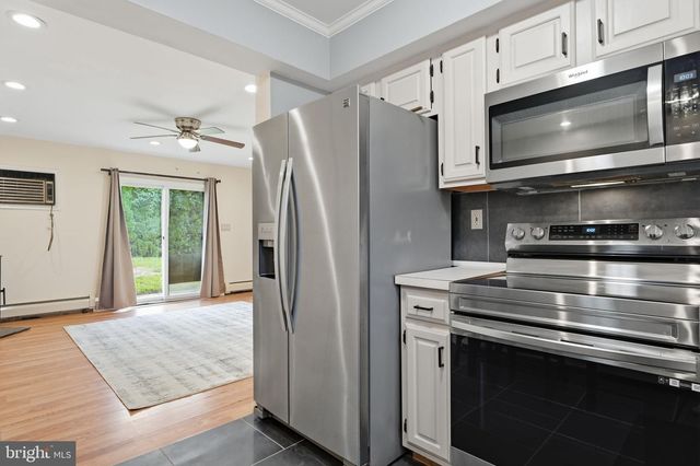 34 RIDGE LN, Levittown, PA 19055