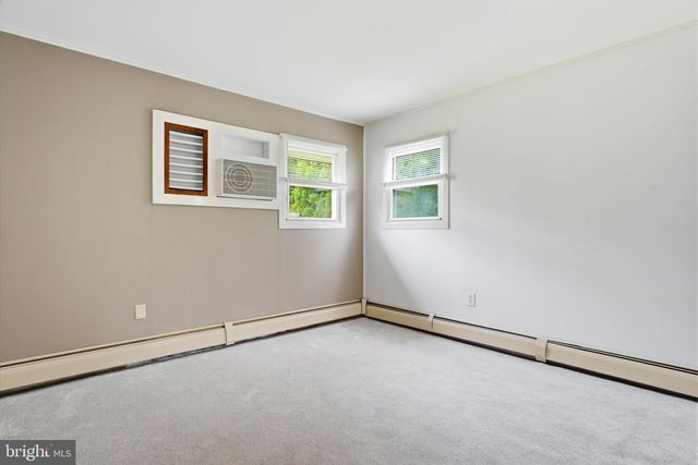 34 RIDGE LN, Levittown, PA 19055