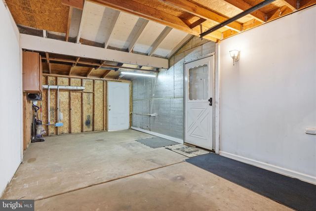 34 RIDGE LN, Levittown, PA 19055