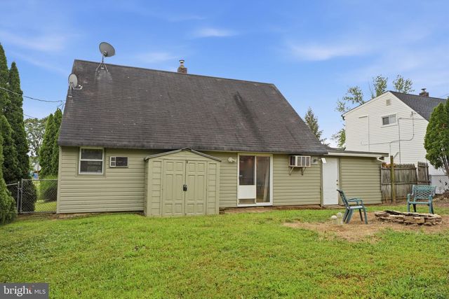 34 RIDGE LN, Levittown, PA 19055