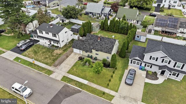 34 RIDGE LN, Levittown, PA 19055