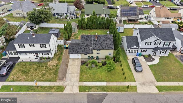34 RIDGE LN, Levittown, PA 19055