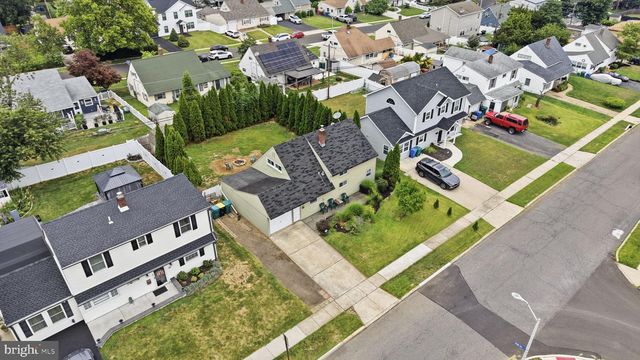 34 RIDGE LN, Levittown, PA 19055
