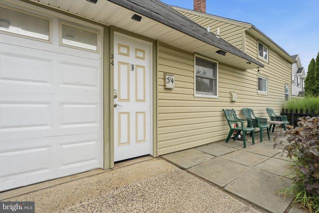 34 RIDGE LN, Levittown, PA 19055