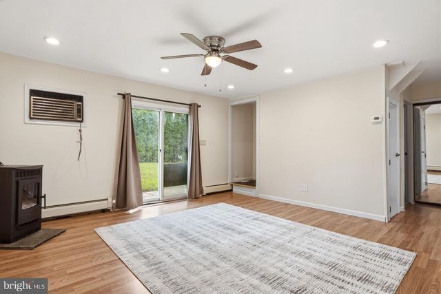 34 RIDGE LN, Levittown, PA 19055