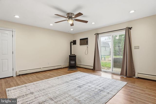 34 RIDGE LN, Levittown, PA 19055