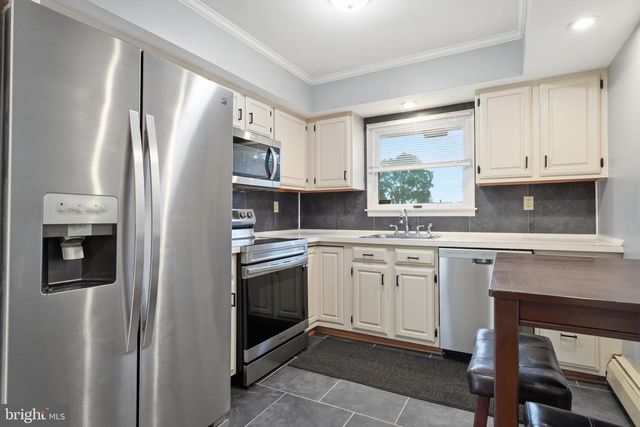 34 RIDGE LN, Levittown, PA 19055