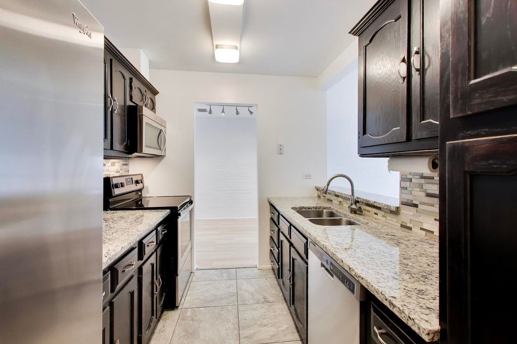 907 Curtiss Street 404, Downers Grove, IL 60515 — photo 5