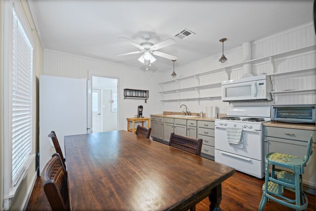 106 N Corporation Street, Hillsboro, TX 76645