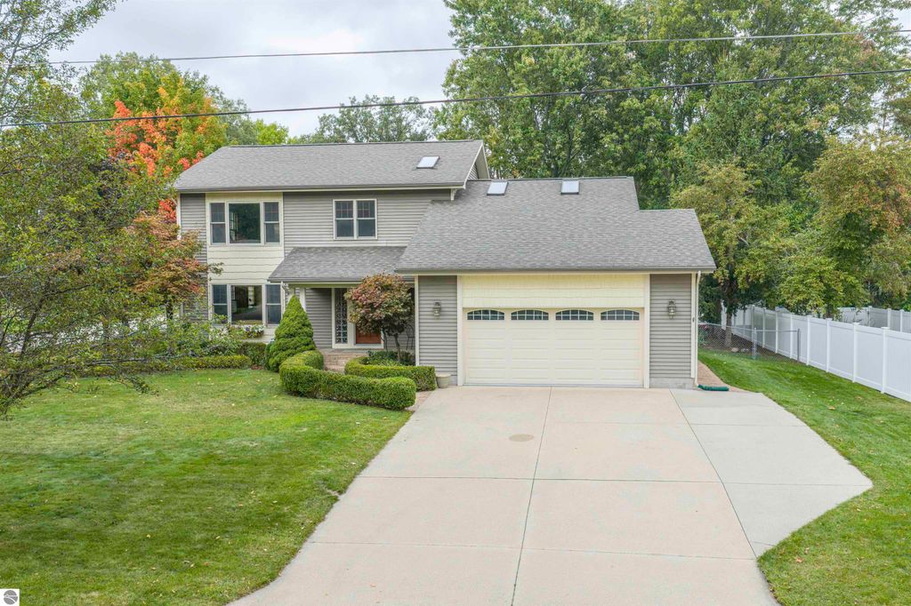 1303 E Chippewa Street, Mt Pleasant, MI 48858