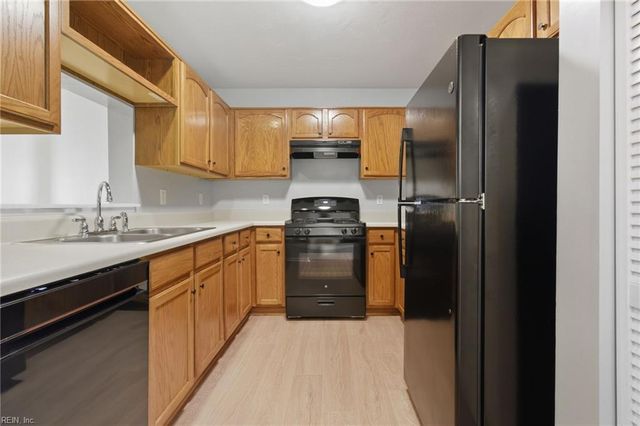 906 Allendale DR, Hampton, VA 23669