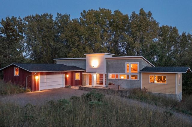 6 Robb Farm Road, North Oaks, MN 55127