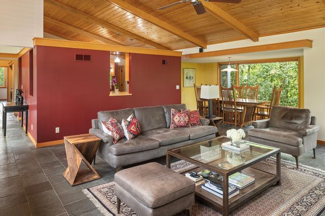 6 Robb Farm Road, North Oaks, MN 55127