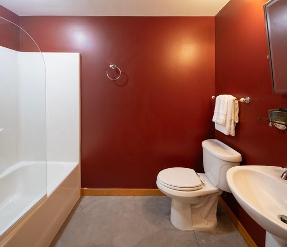 6 Robb Farm Road, North Oaks, MN 55127