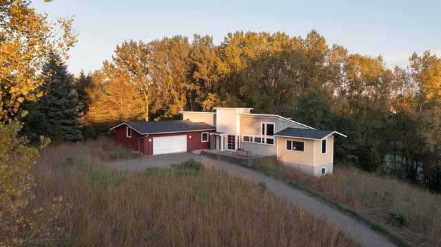 6 Robb Farm Road, North Oaks, MN 55127