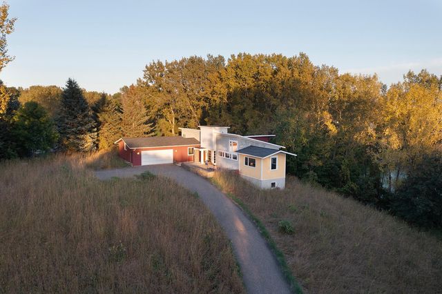 6 Robb Farm Road, North Oaks, MN 55127
