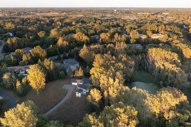 6 Robb Farm Road, North Oaks, MN 55127