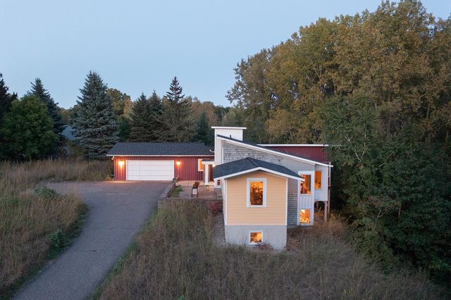 6 Robb Farm Road, North Oaks, MN 55127