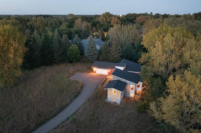 6 Robb Farm Road, North Oaks, MN 55127