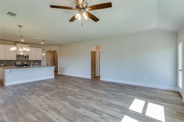 605 Finlee Way, Tioga, TX 76271