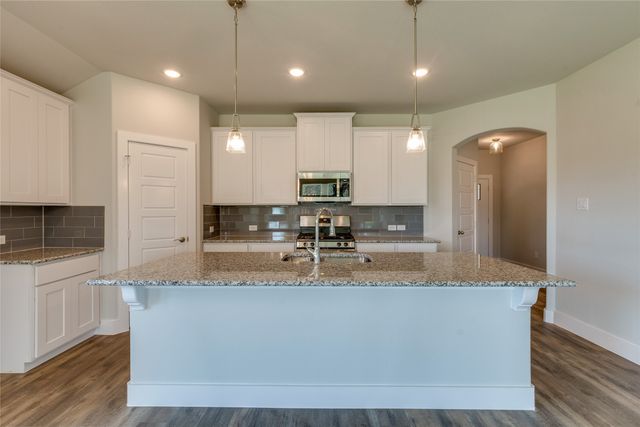 605 Finlee Way, Tioga, TX 76271