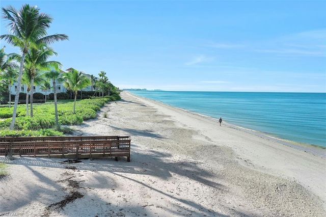 527 Carpenter CT, Naples, FL 34110