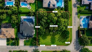 527 Carpenter CT, Naples, FL 34110