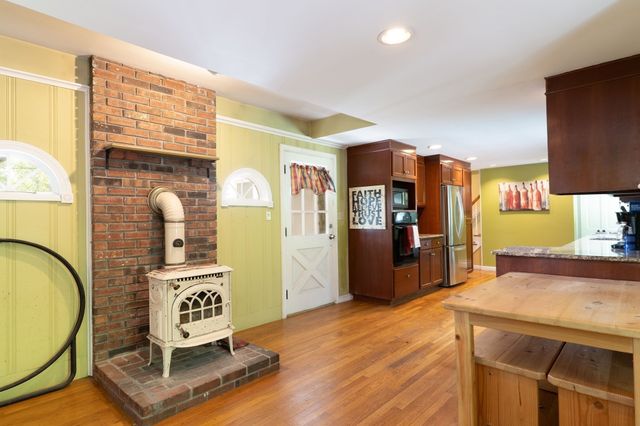 757 South St, Southbridge, MA 01550